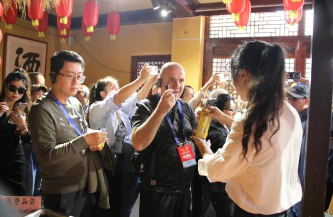 不远万里,只因有你~全球旅行商走进房县西关印象