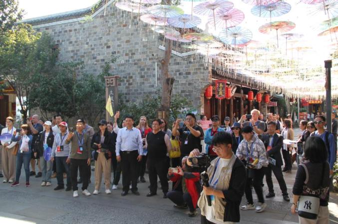 不远万里,只因有你~全球旅行商走进房县西关印象