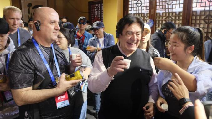 不远万里，只因有你~全球旅行商走进房县西关印象