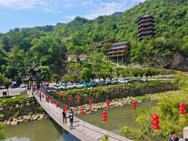 不远万里，只因有你~全球旅行商走进房县西关印象