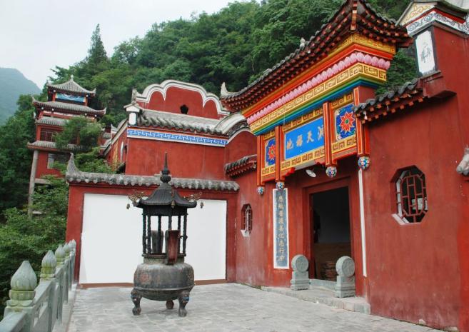 不远万里，只因有你~全球旅行商走进房县西关印象