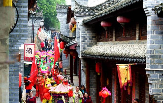 不远万里，只因有你~全球旅行商走进房县西关印象
