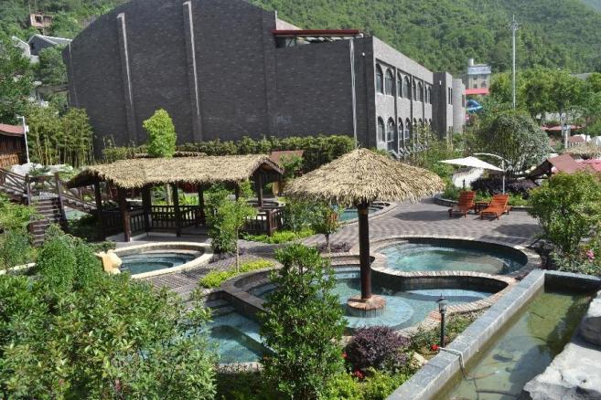 不远万里，只因有你~全球旅行商走进房县西关印象