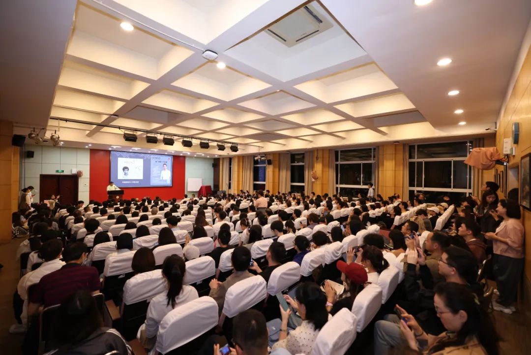 校友吴晓波复旦演讲，500多个名额瞬间秒没