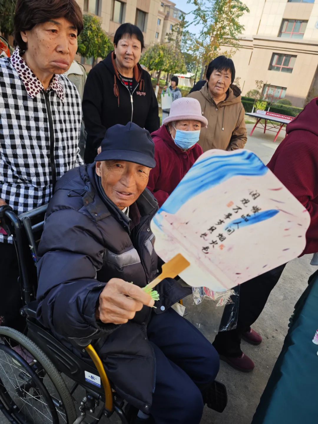 (泉媒体记者:张艳妮 通讯员: 王雅琳)原标题:《友善聚力,漆扇绘