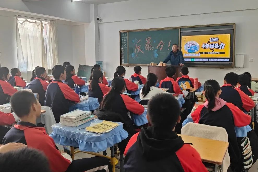 市委政法委组织市司法局,市教育局到抚顺胜利开发区胜利中学,抚顺市第