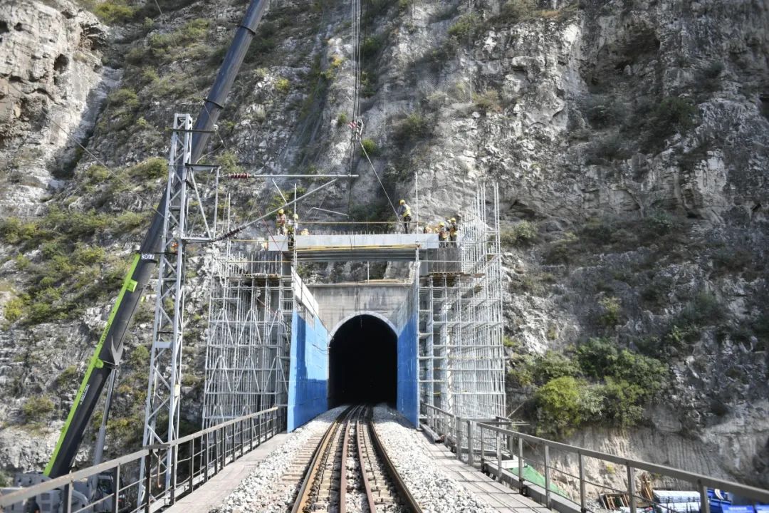 黎霍高速太岳山隧道图片