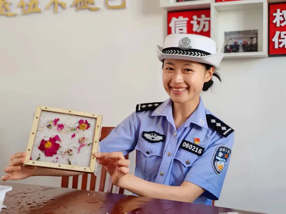 女交警照片图片