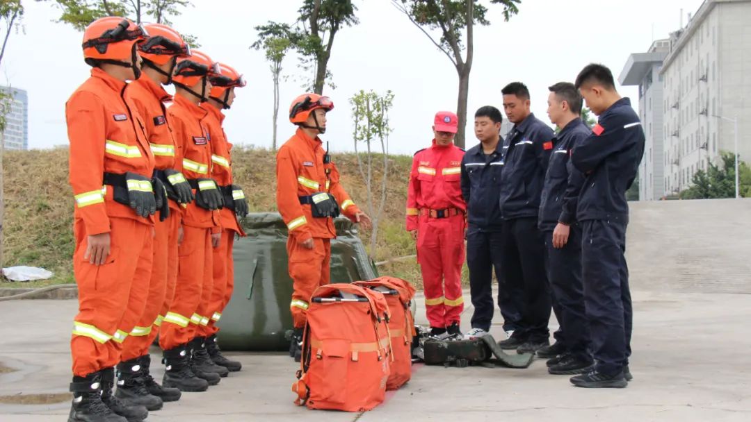 中国安能集团贵州公司应急救援员到贵州机动队伍进行参观学习