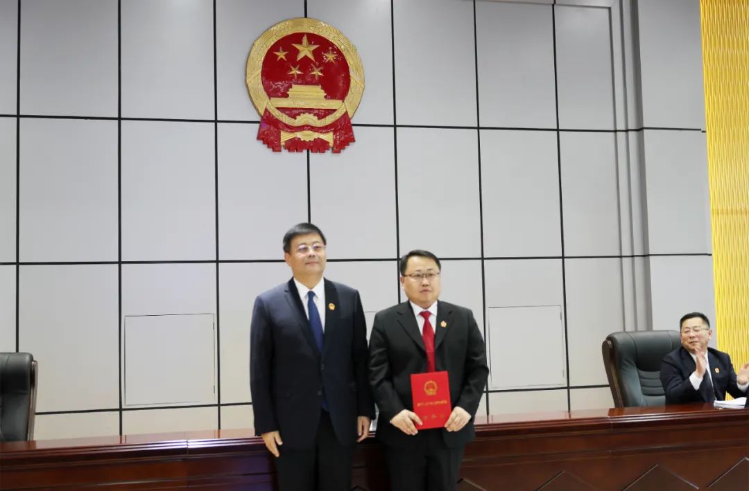 张哲浩同志全票当选黑河市中级人民法院代理院长