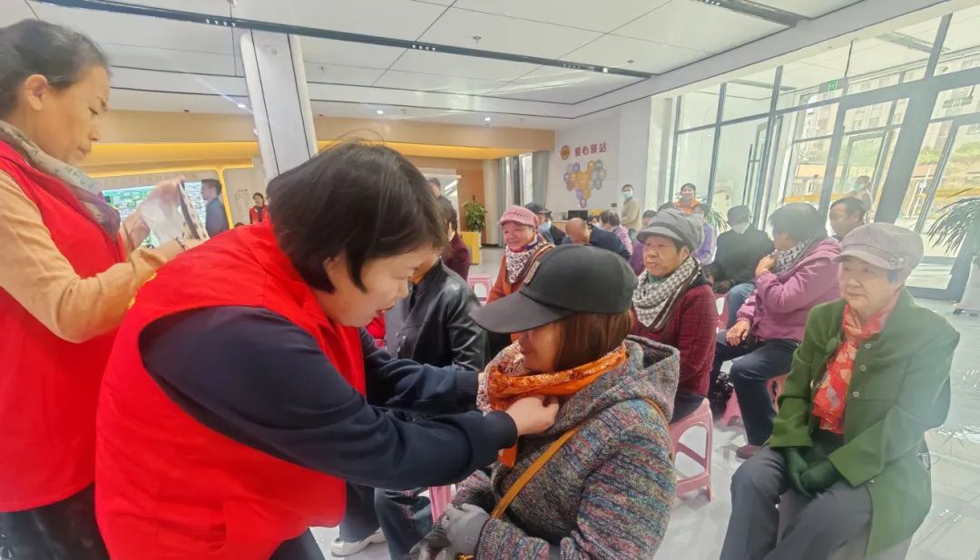 瓜州：开展“情暖桑榆、爱满人间”巾帼志愿服务活动_澎湃号·政务_澎湃新闻-The Paper