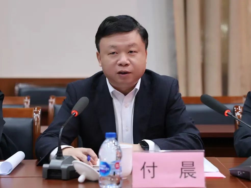 市卫健委副主任付晨一行赴松江区卫健委开展调研工作