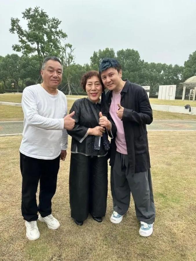 图源:当事人社交账号31日晚,乔任梁父母在个人社交账号"高彩萍和乔