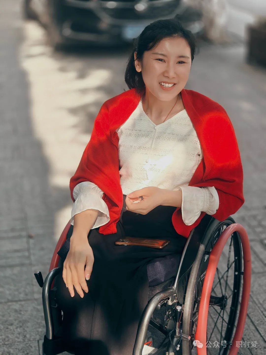 石胜兰:她12岁跌落山崖高位截瘫,在轮椅