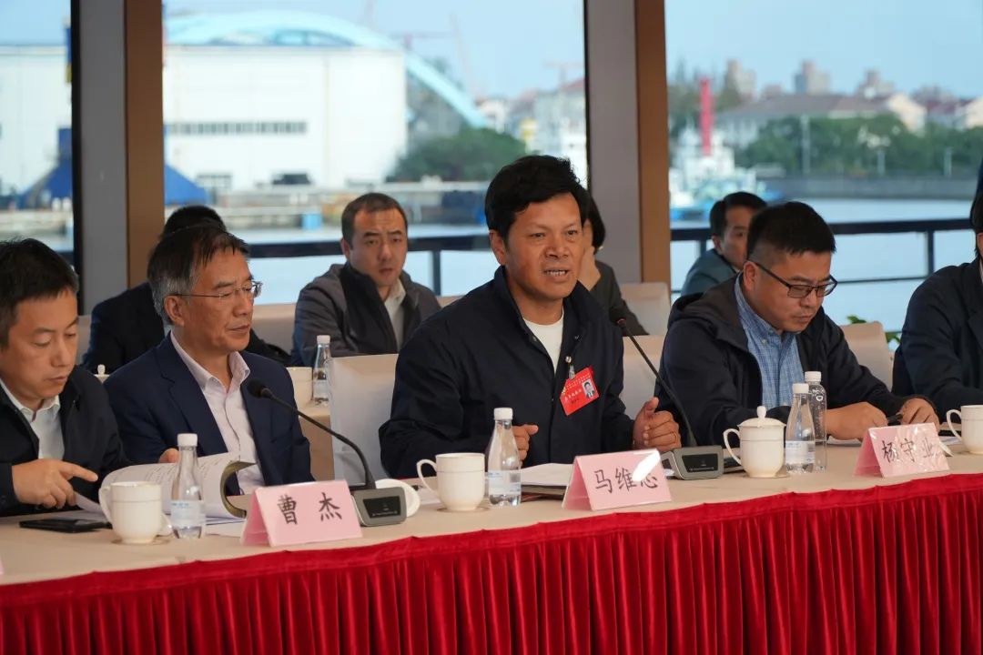 上海市政协开展"水环境治理中船舶码头污染防治情况"专题年末委员视察