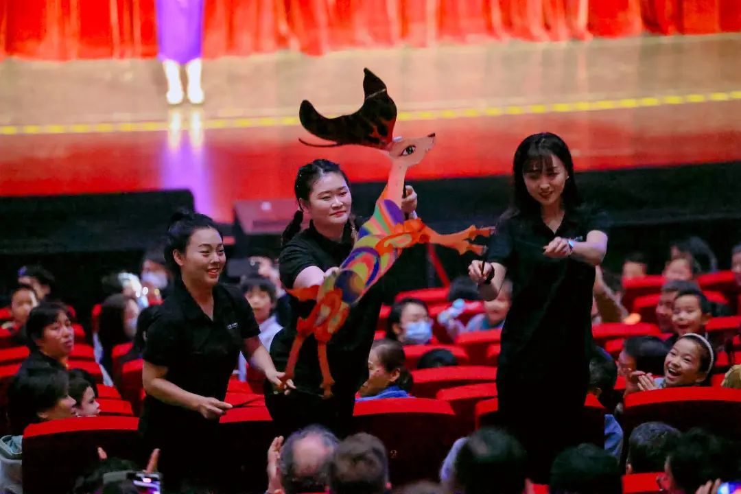 科技与木偶共舞,从《银河系历险记》领略第八届"金玉兰"木偶艺术周的