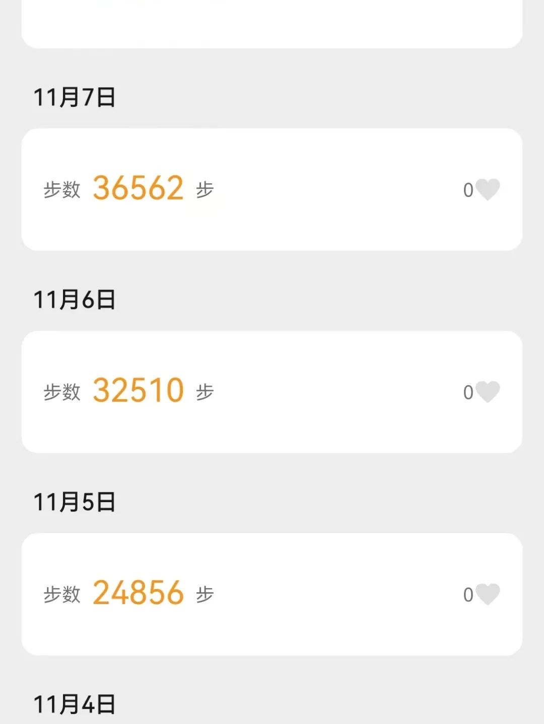 挺膺"青春之姿"活动现场,宋敏娟为第七届进博会我校志愿者代表送上