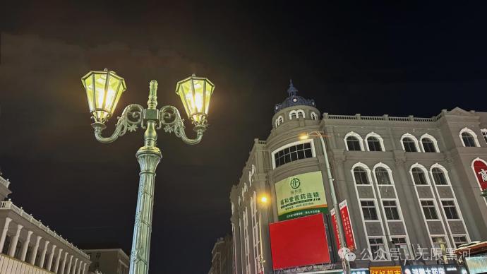 黑河中俄文旅中央大街升级next level,东兴路,西兴路大门安装完毕!