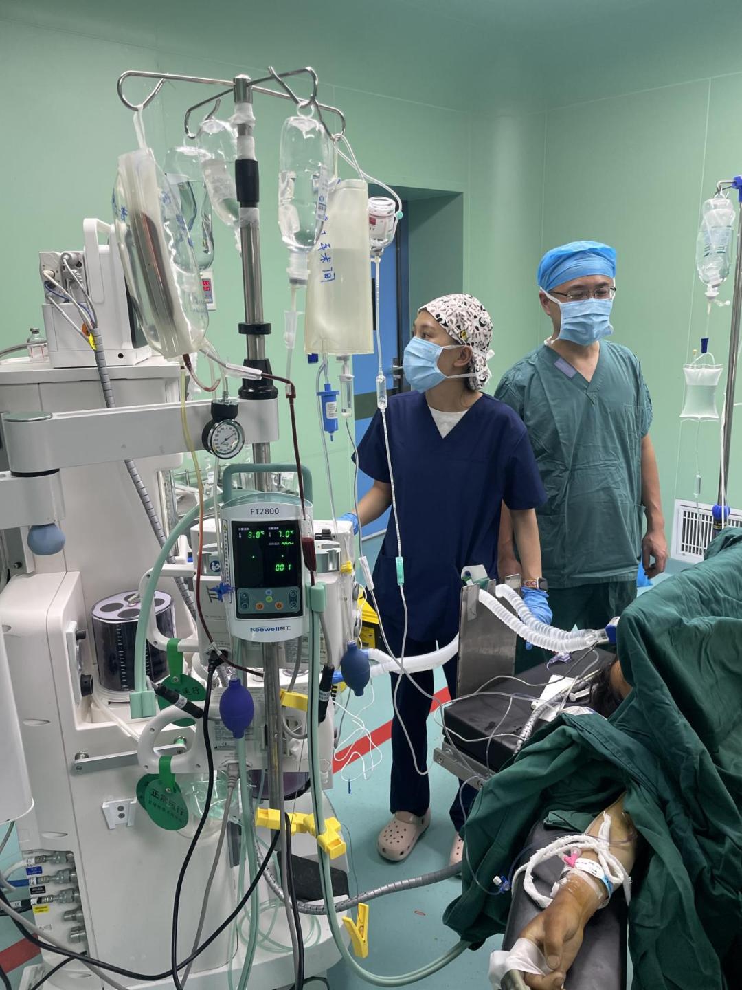 医院迅速启动急救响应,妇产科,急诊科,麻醉科,重症监护室,输血科等多