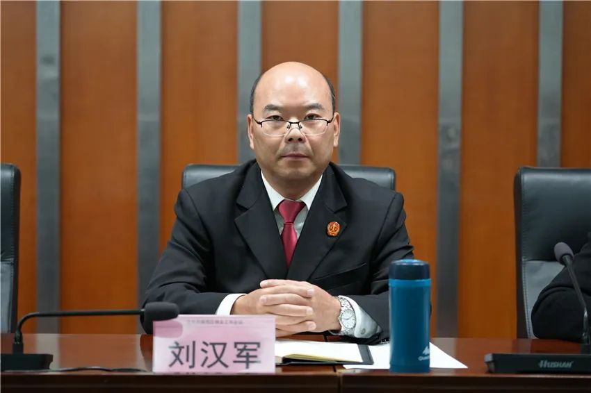 近日,南郑法院党组成员,副院长偶明红,党组成员刘汉军,大河坎法庭法官