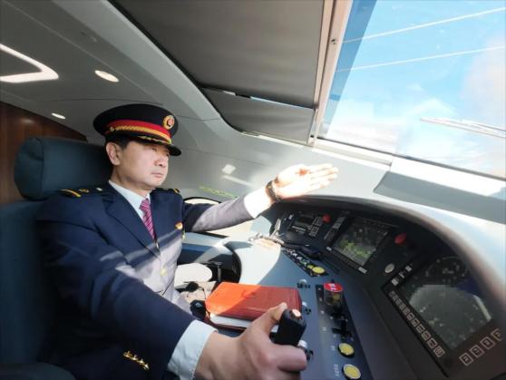 裸眼体验开火车!一般人坚持不到最后!