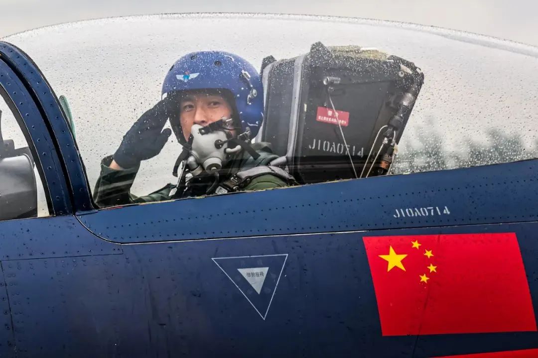 人民空军成立75周年摄影作品展之四