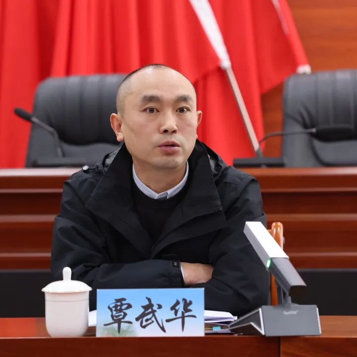 受阿坝州检察院党组书记,代理检察长李斌的委托,阿坝州检察院党组成员