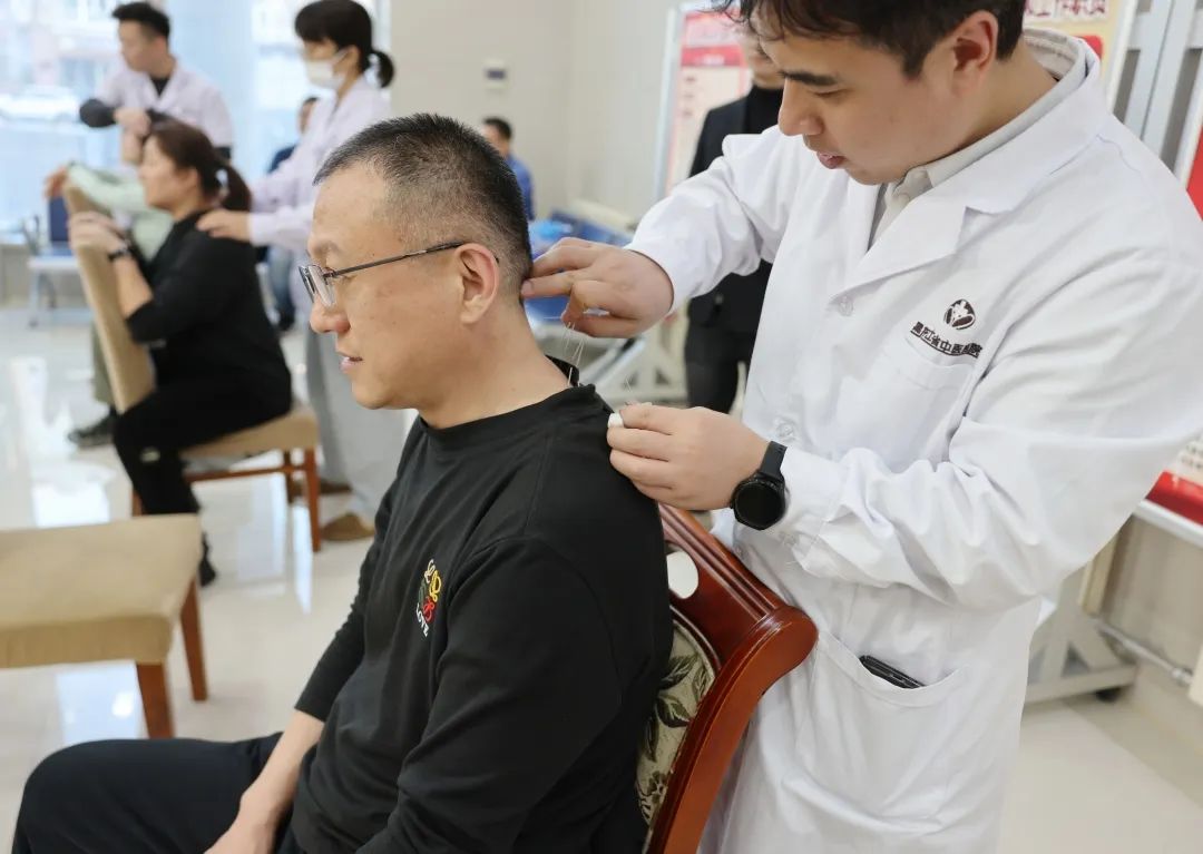 情暖小雪 健康同行 | 农垦中院邀请医疗团队来院开展义诊活动 情暖小雪 健康同行 | 农垦中院邀请医疗团队来院开展义诊活动