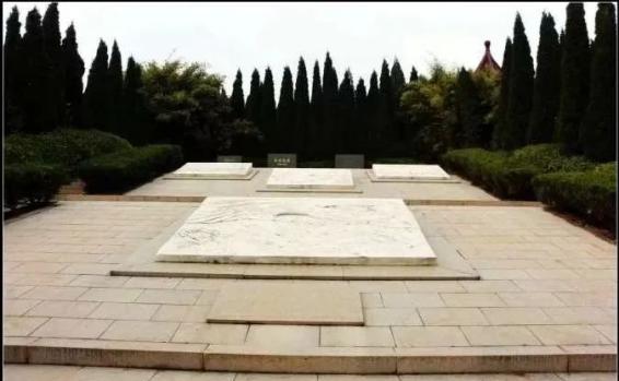 李政道先生的夫人秦惠䇹女士葬于苏州吴中区东山镇华侨公墓万隆墓区