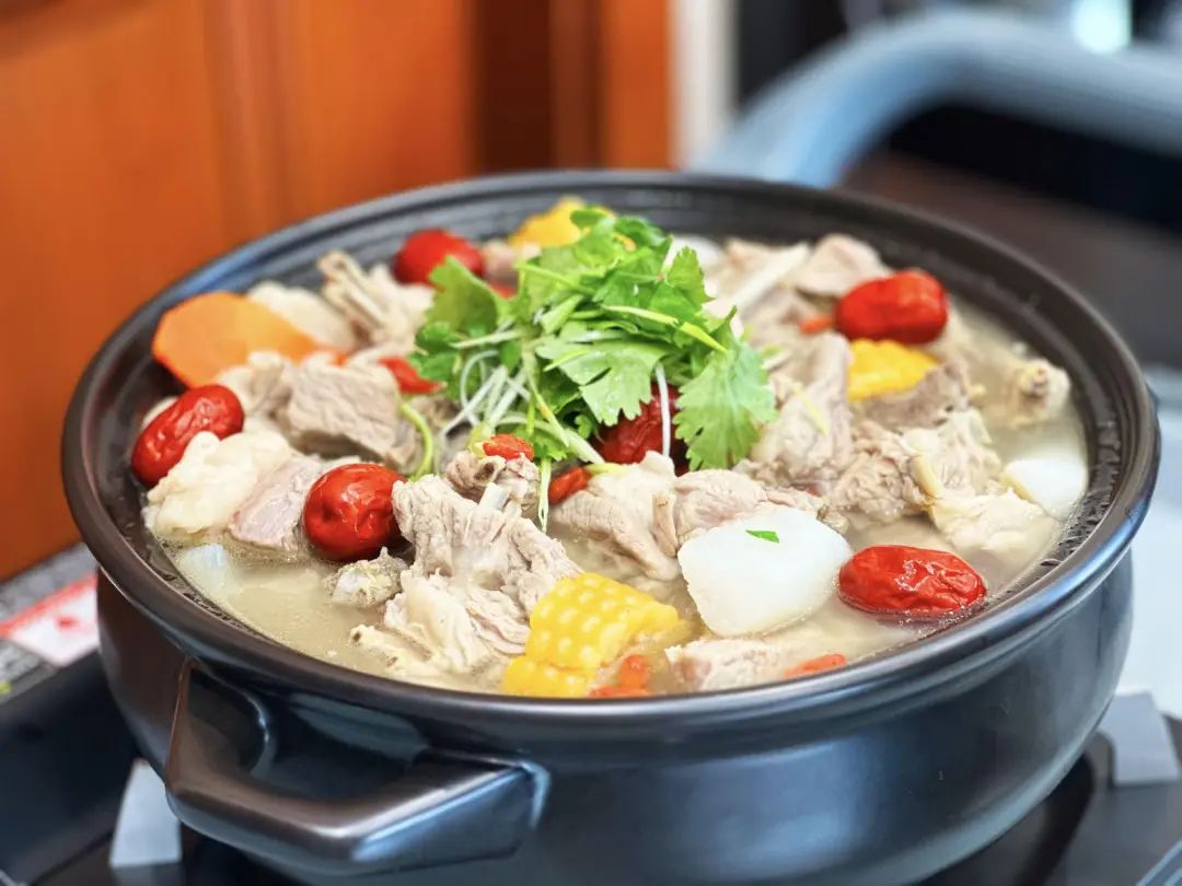 冬天的正确打开方式 就是来一顿热气腾腾的砂锅羊肉!