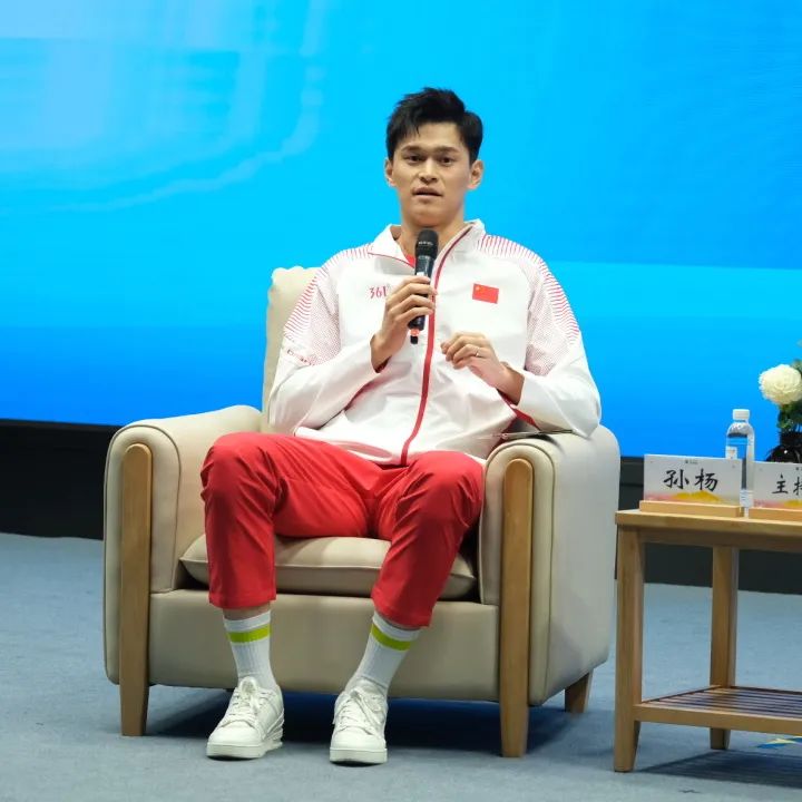 孙杨晒刻苦训练视频发鸡汤:遇到困难向前 坚持可贵_孙杨浙江师范大学演讲_孙杨信念超越极限故事