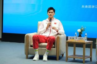 孙杨晒刻苦训练视频发鸡汤:遇到困难向前 坚持可贵_孙杨信念超越极限故事_孙杨浙江师范大学演讲