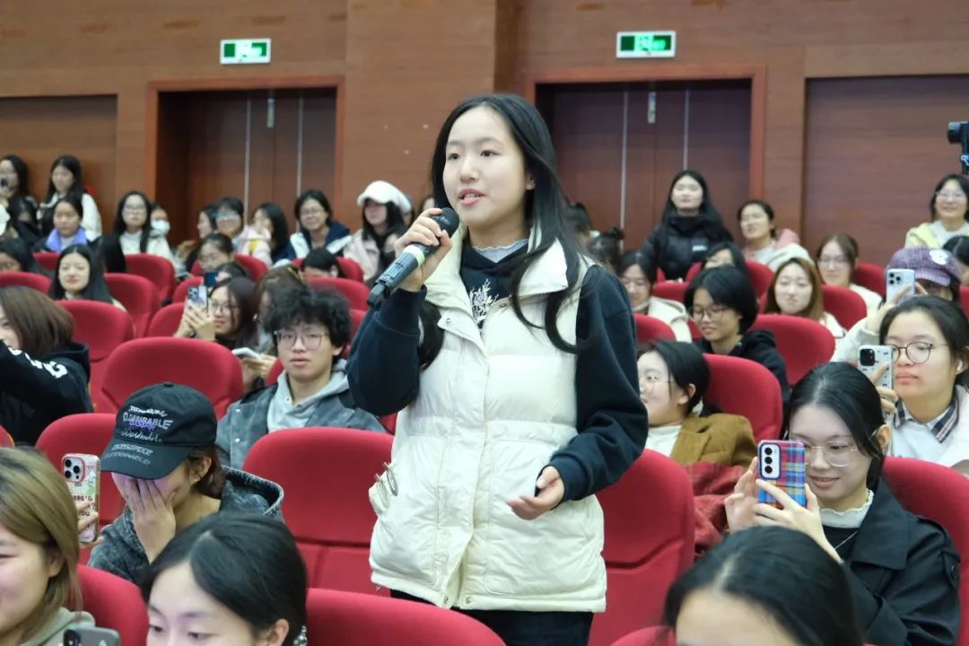 孙杨浙江师范大学演讲_孙杨信念超越极限故事_孙杨晒刻苦训练视频发鸡汤:遇到困难向前 坚持可贵