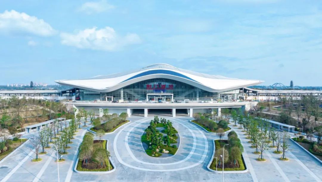 前方到站,荆门西站!