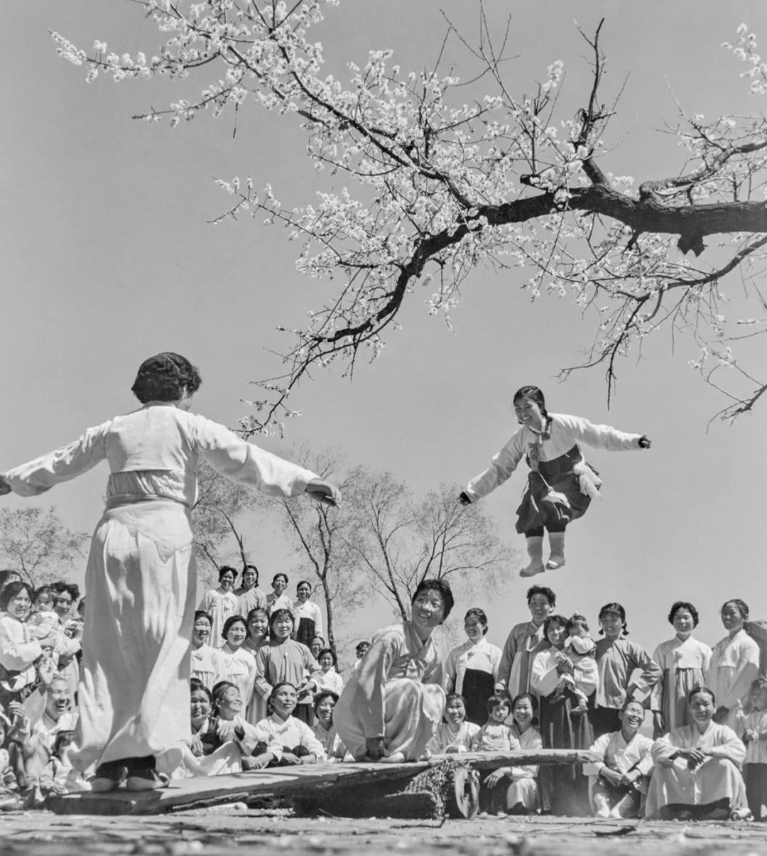 25张珍贵瞬间展现"女性力量"——新华社新闻摄影展作品选登