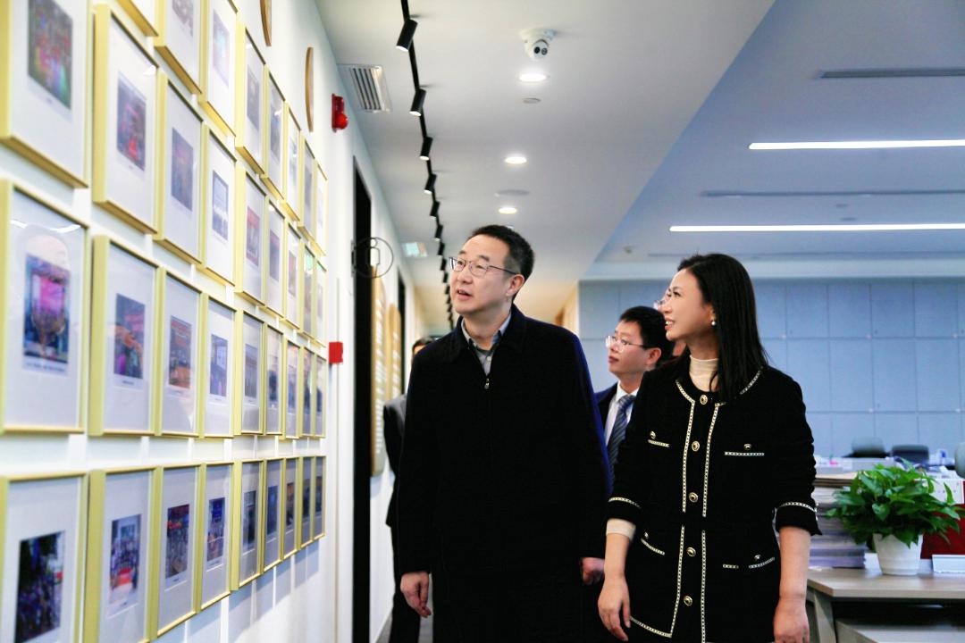 法院与律师良性互动_四川中民律师事务催款_成都中院律师走访活动