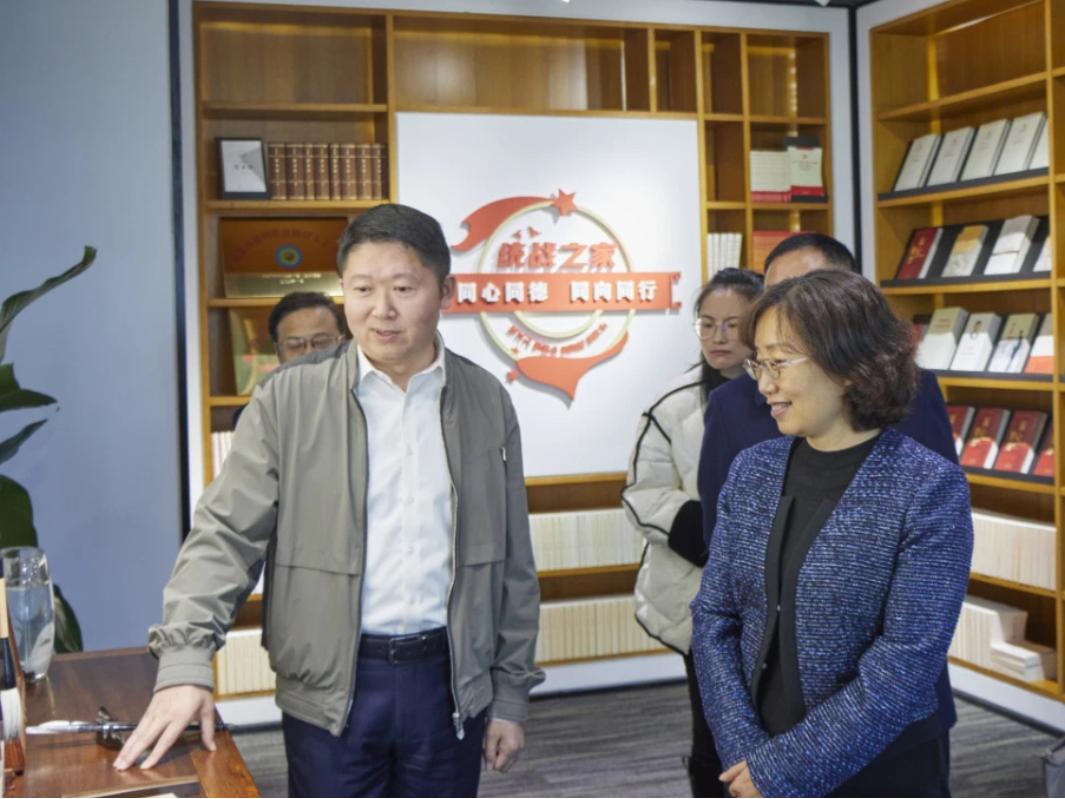 成都中院律师走访活动_法院与律师良性互动_四川中民律师事务催款