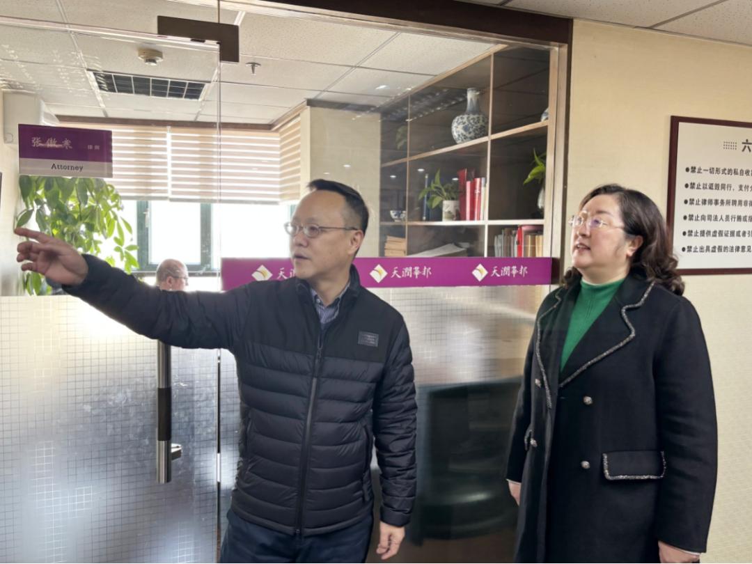 成都中院律师走访活动_法院与律师良性互动_四川中民律师事务催款