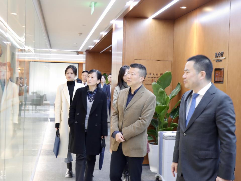 法院与律师良性互动_四川中民律师事务催款_成都中院律师走访活动