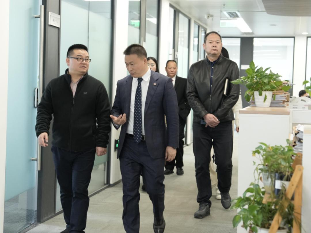 四川中民律师事务催款_法院与律师良性互动_成都中院律师走访活动