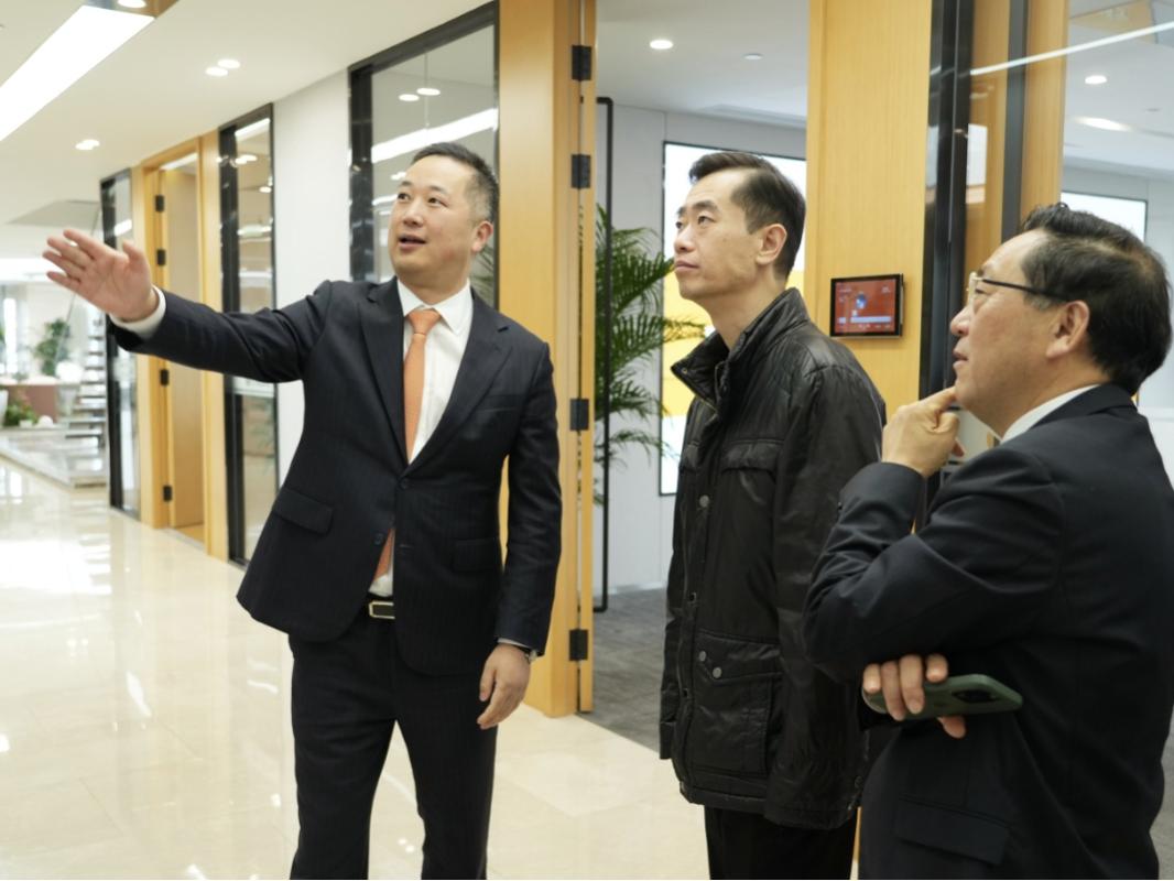 成都中院律师走访活动_四川中民律师事务催款_法院与律师良性互动