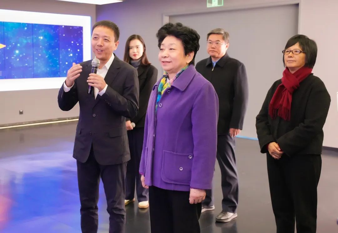 黄莉新率队开展推进上海国际经济中心建设情况专题调研