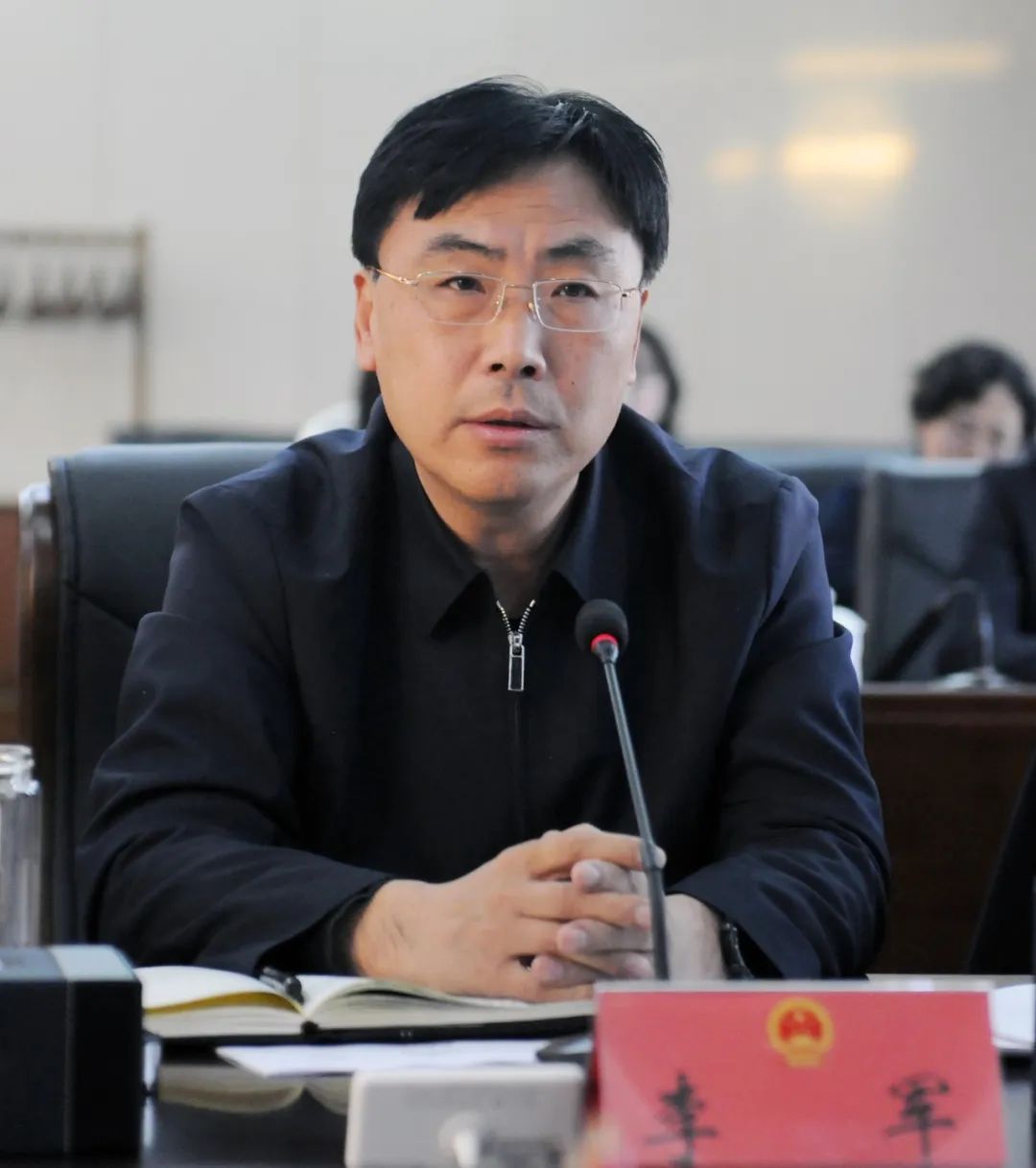 李军分别到市人大常委会,市政协就《政府工作报告