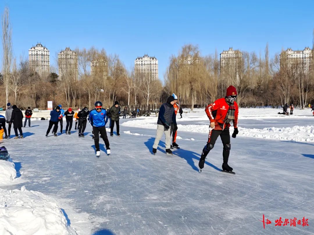 魏都冰雪奇园冰场图片