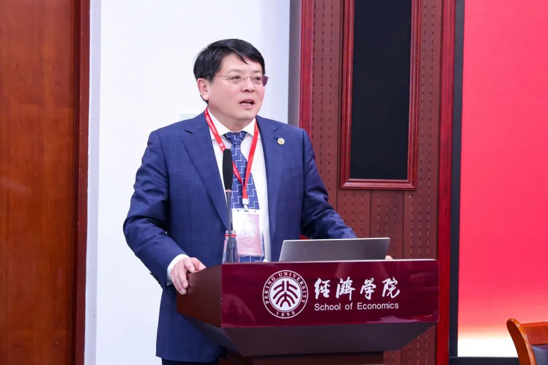北京大学经济学院院长董志勇在欢迎辞中强调了博士生培养的重要性
