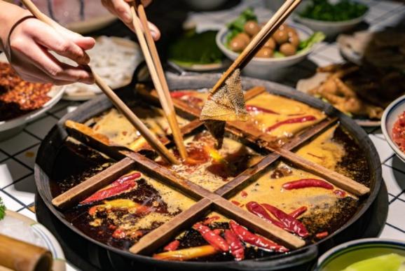 “睡前吃宵夜”和“饿肚子睡觉”,哪个危害更大?真相竟然是……