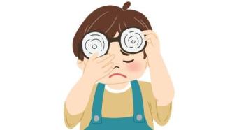 2歲幼童近視半年瘋漲400度，眼科醫生火眼金睛破解謎團