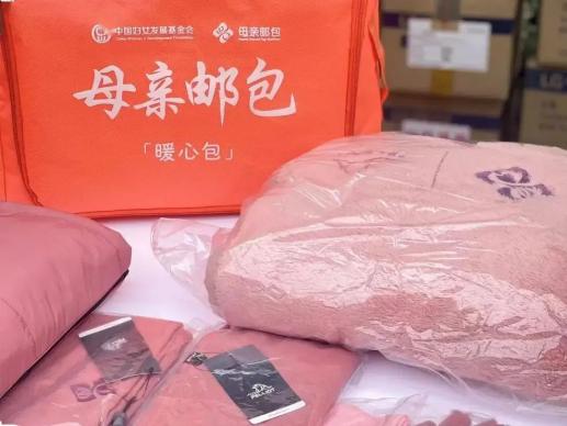 小小邮包温暖“她”_澎湃号·政务_澎湃新闻-The Paper