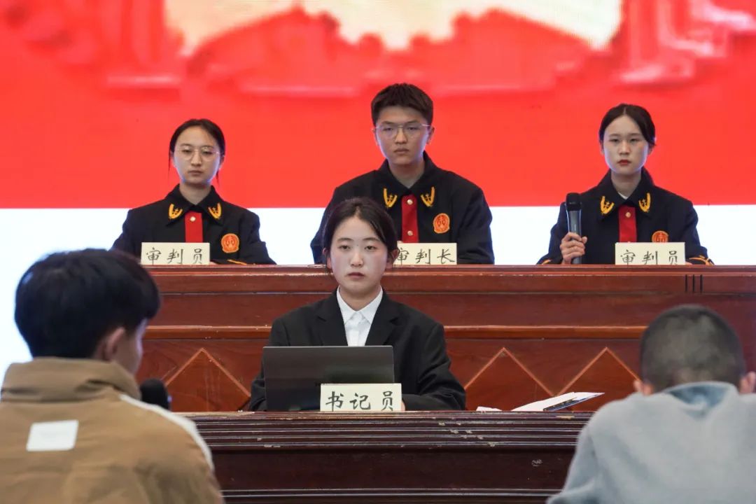 校园圈丨敲响法槌!云南师大附中呈贡学校"模拟法庭"开庭了