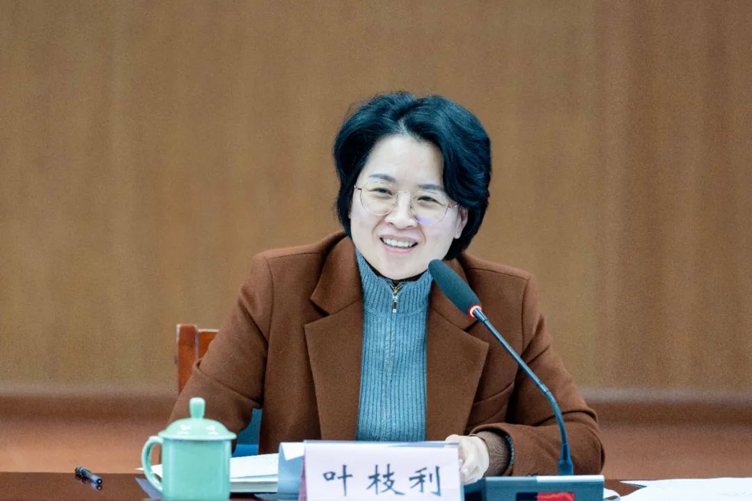 叶枝利认真倾听,仔细记录,针对大家的发言内容一一作出回应,现场气氛